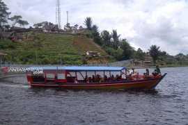 Usaha penyewaan perahu wisata Danau Mas Harun Bestari harus miliki izin