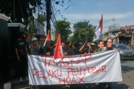 Massa berunjuk rasa tuntut Fadli Zon masuk penjara terkait sebar hoaks Ratna Sarumpaet