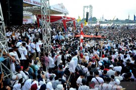Prabowo sampaikan orasi politik pada kampanye akbar di Palembang Page 4 Small