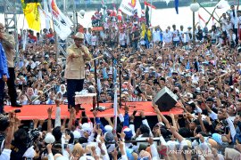 Prabowo sampaikan orasi politik pada kampanye akbar di Palembang Page 6 Small