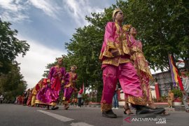 Karnaval budaya HUT ke-55 Sulteng Page 1 Small