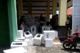 Kotak suara rusak akibat terpal truk pengangkut logistik bocor