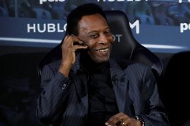 Legenda Sepak Bola Brazil, Pele, derita infeksi kemih dirawat di Prancis