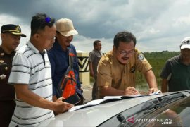 Kejari Bangka Selatan lakukan pengecekan jembatan di Desa Fajar Indah