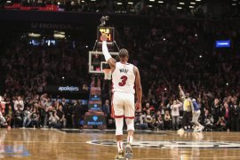 Wade mempesona di laga perpisahan, tapi Heat ditaklukkan Nets