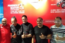 Penyatu perbedaan, legenda sepak bola Maluku bertanding di Surabaya