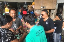 DLHK Denpasar sosialisasikan pengurangan kantong plastik pada pasar rakyat