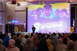 PKS edukasi politik milenial dengan nobar film