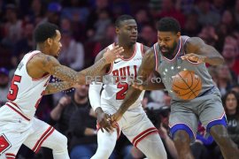 Main HP di lapangan, Pemain 76ers didenda