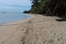 Kepuasan berselancar di objek wisata Pantai Bido