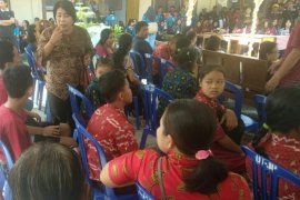 Lembaga pendidikan di Jembrana beri santunan penyandang disabilitas