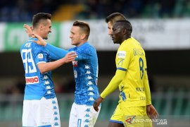 Napoli kirim Chievo degradasi ke Serie B Liga Italia