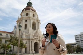 Livi Zheng Nyoblos di Los Angeles