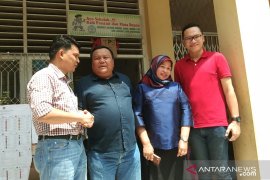 Wali Kota Sibolga dan istri salurkan hak suara di TPS 5