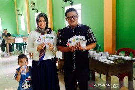 Wabup Bangka Selatan gunakan hak pilih di TPS 03 Desa Air Bara