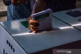 Warga Dumai rela menunggu menyoblos karena surat suara Pemilu habis