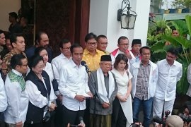 Hitung cepat 54,5 persen, Jokowi masih tunggu hasil akhir KPU