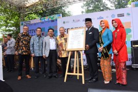Ridwan Kamil teken Deklarasi Literasi Jabar Juara Lahir Batin