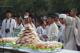 NU Jatim bagikan 1.440 apem "Nisfu Syakban"