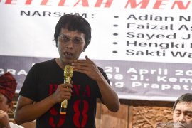 Adian Napitupulu sakit di pesawat, Tjen: Dia kelelahan