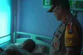 Polisi pingsan saat amankan logistik