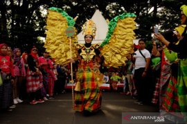 Festival sarung 2019 Page 1 Small