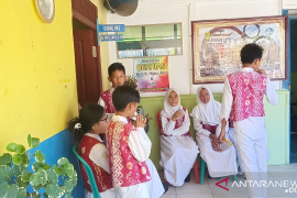 Sekolah keluhkan anjing berkeliaran saat jam belajar.