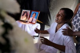 Warga Sri Lanka periksa rumah sakit cari keluarga di kamar mayat