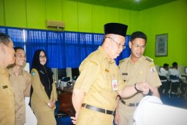 Wabup Batola tinjau UNBK SMP-SMA