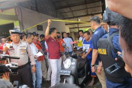 Polda Jatim lakukan rekonstruksi kasus mutilasi guru tari di Kediri dan Blitar (Video)