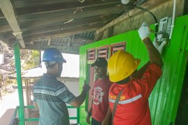 PLN melistriki dusun terpencil di Pulau Sumbawa