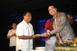 Sholawat dan teriakan presiden-wapres di tasyakuran TKN