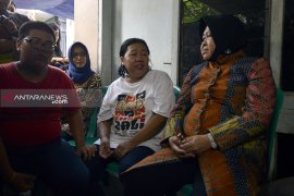 Risma kunjungi keluarga anggota KPPS meninggal dunia