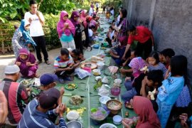 TRADISI NYADRAN SAREAN Page 1 Small