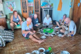 120 turis mancanegara disambut tarian dan kuliner khas Sungsang