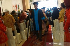 Rektor : Wisudawan Unhar dibekali multi kompetensi hadapi revolusi industri 4.0