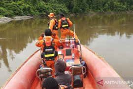 Kapal nelayan dengan enam awak kandas di perairan Pulau Bunta Aceh Besar