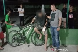 Kopral Erwin amankan pencuri sepeda dari amukan massa