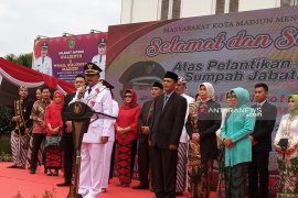 Wali Kota dan Wakil Wali Kota Madiun Dikirab Kereta Kencana menuju balai kota