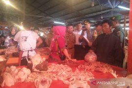 Menjelang bulan puasa harga kebutuhan pokok di Cianjur masih normal