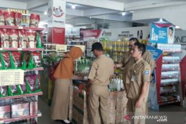 Tim Satgas Pangan Babel sidak pasar modern temukan produk kadaluarsa