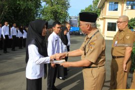 Bupati HST serahkan SK pengangkatan 185 CPNS