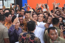 Kasus Wiranto ditusuk, Jokowi tak akan hentikan kebiasaan swafoto