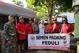 TRC Semen Padang Serahkan Bantuan Sembako ke BPBD Bengkulu