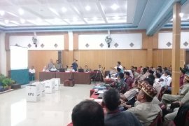 Diwarnai protes, KPU Metro lanjutkan rapat pleno rekapitulasi suara