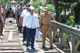 Menteri BUMN tinjau lokasi banjir Bengkulu