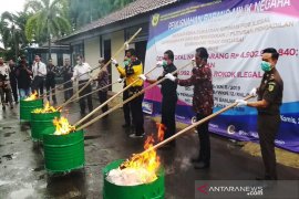 Kantor Bea Cukai Banjarmasin musnahkan jutaan batang rokok ilegal