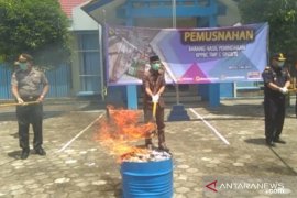 Bea Cukai Sintete musnahkan ribuan batang rokok dan lelong