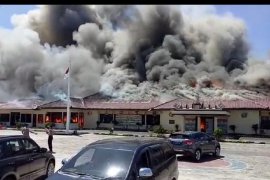 Kantor Polres Lampung Selatan  terbakar