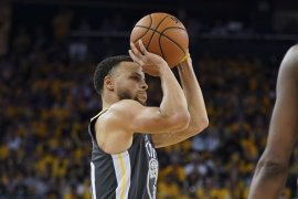 Curry siap berlaga  pada Game 3 meski jari terkilir